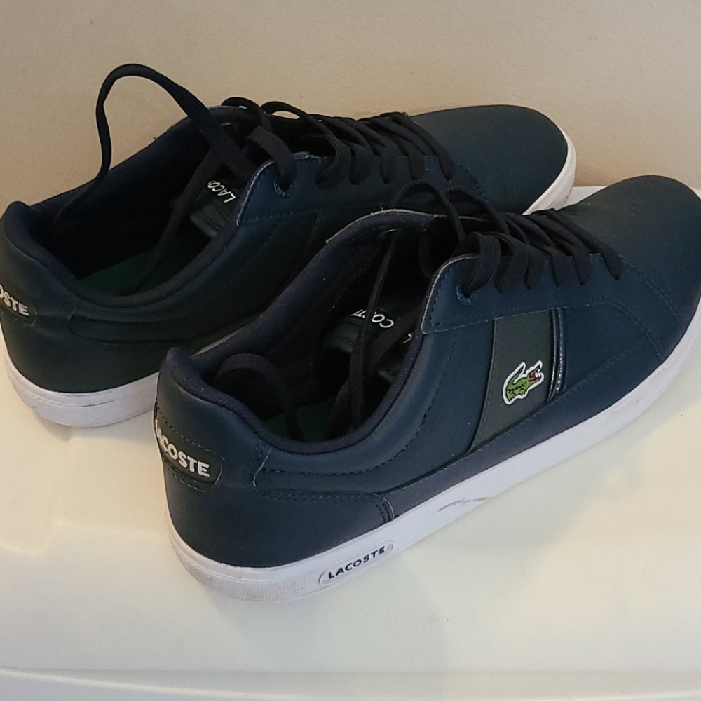 Like new men's Lacoste sneakers